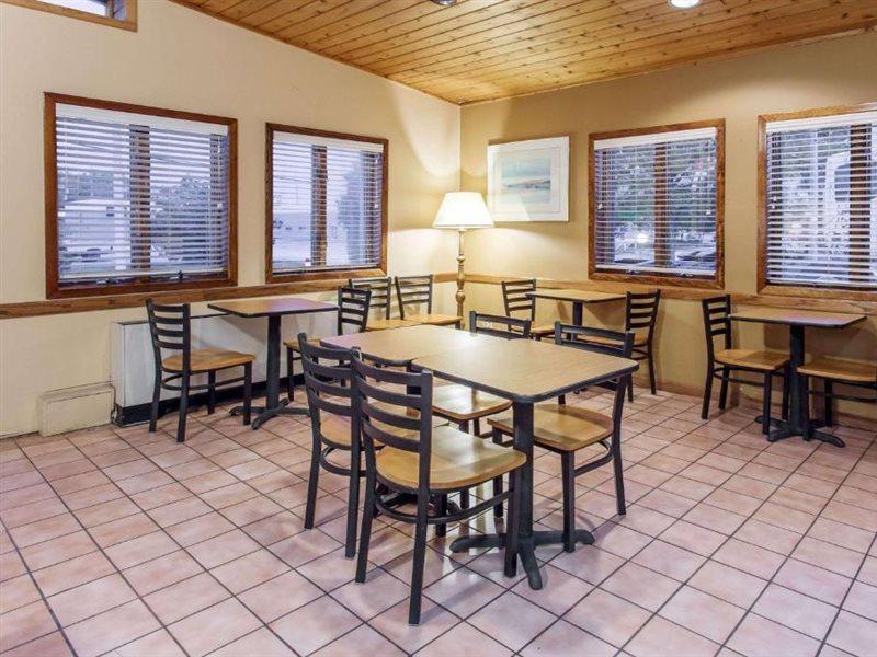 Days Inn By Wyndham West Allis/Milwaukee Exterior photo