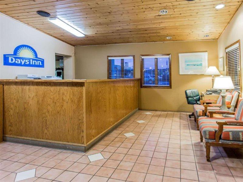 Days Inn By Wyndham West Allis/Milwaukee Exterior photo