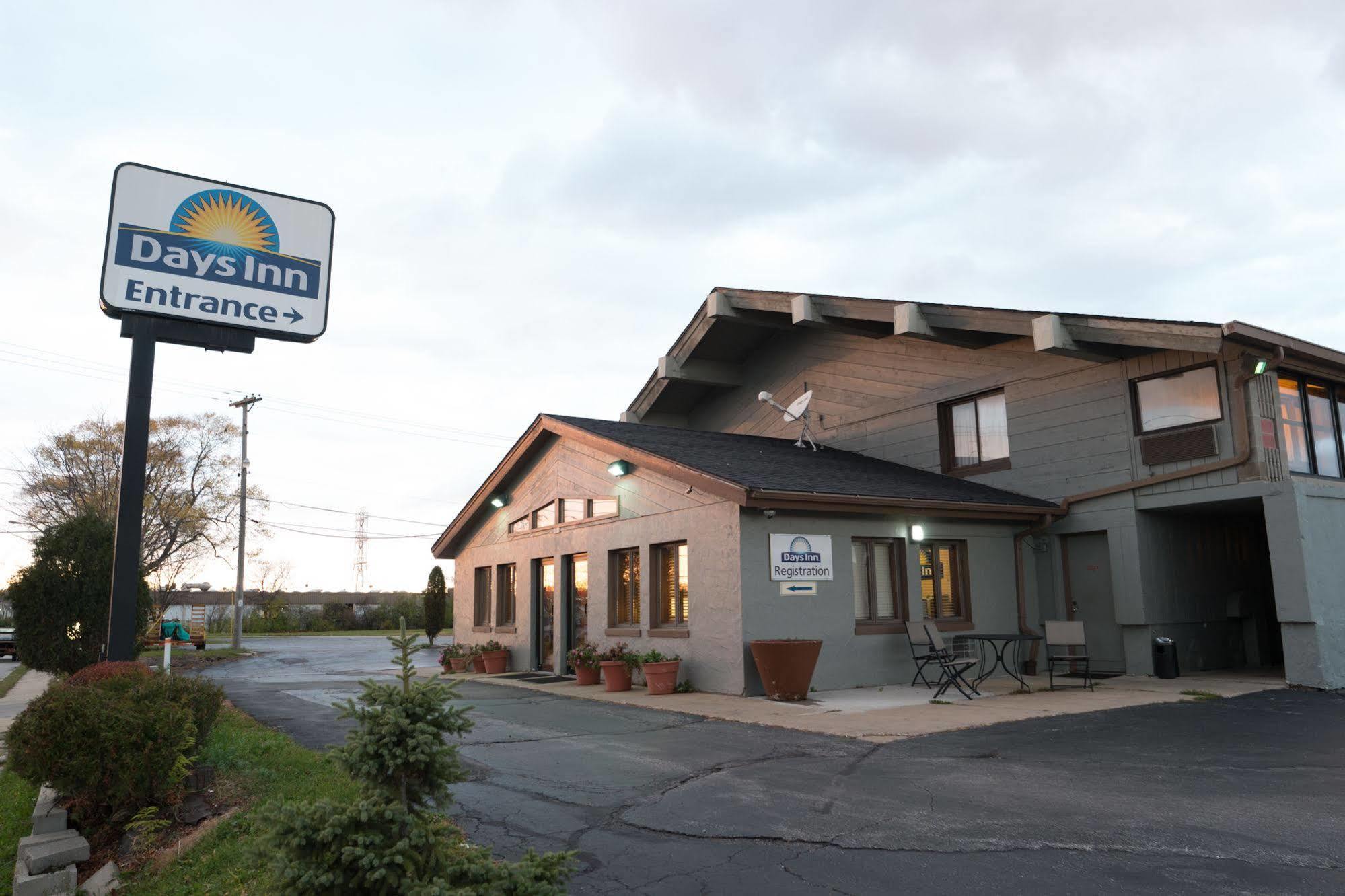 Days Inn By Wyndham West Allis/Milwaukee Exterior photo